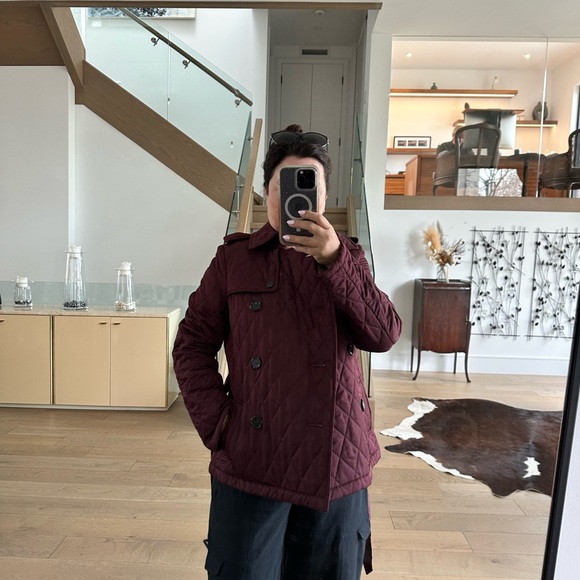 Burberry Women’s classic quilted coat with belt. - Picture 8 of 10